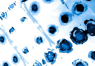 Mavi Kirli Sanat Ressamlığı. Sanatsal Kirli Sanat. Aquarelle dokusu. Islak Sanat Yazıcısı. Çivit Tie Dye Print. Suluboya Baskı. Banner 'a su sıçrat. Indigo Banner 'ı fırçaladı. Boya yamalı kravat. Beyaz