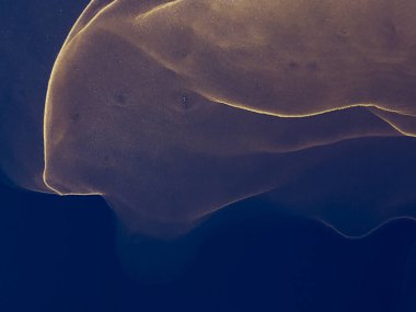 Indigo Soyut Tasarım. Çağdaş Sanat. Suluboya deseni. Mürekkep Graffiti. Alkol Mürekkebi Yazdır. Mavi Islak Sanat Yazıcısı. Banner 'a su sıçrat. Suluboya doku. Koyu mavi Alkol Mürekkebi.