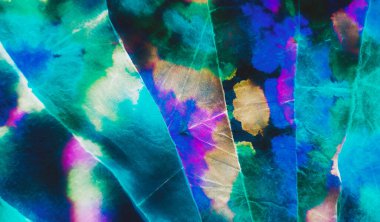 Çoklu Renkli Soyut Sıçrama. Kirli Sanat Arkaplanı. Aquarelle dokusu. Islak Sanat Yazıcısı. Mavi kravat boyalı batik. Suluboya Baskı. Asit Sıçrayan Sancak. Mor Fırçalı Sancak. Boya yamalı kravat. Parlak