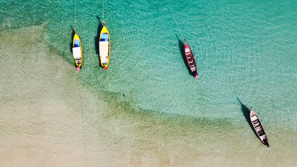 Όμορφη Βάρκα Στην Παραλία Top View Flying Drone Royalty Free Φωτογραφίες Αρχείου