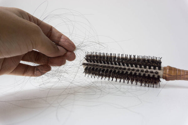 Проблема выпадения волос и расчески.