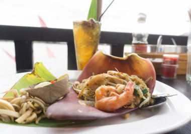 Tayland yemeği, Tayland yemeği, Tayland eriştesi..