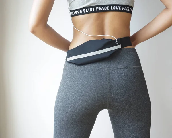 Spor giyinen kadın, vücut, diyet, vücut bakımı.