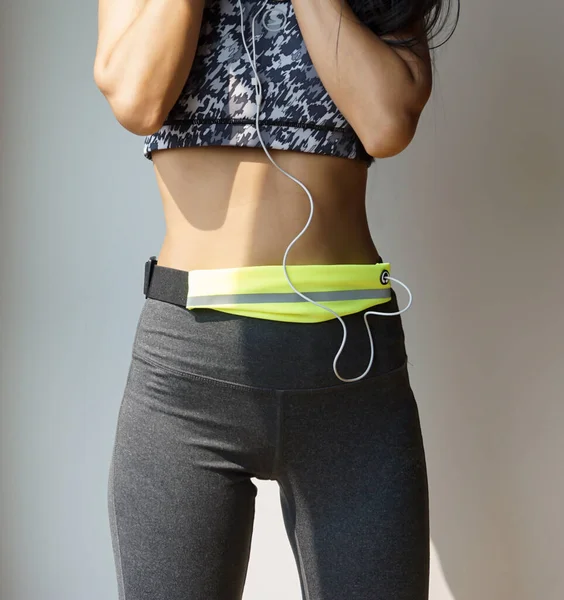 Mulher Magro Com Terno Exercício Bolsa Cintura — Fotografia de Stock