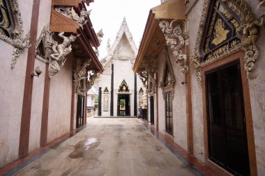 Wat Si Sa Thong Tayland 'da Nakhon Pathom' da bir Budist tapınağıdır..