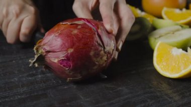 Şef kesim Pitahaya koyu ahşap tablo