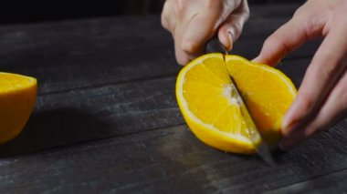 Turuncu meyve olmak kesim ve onun suyu Splatters