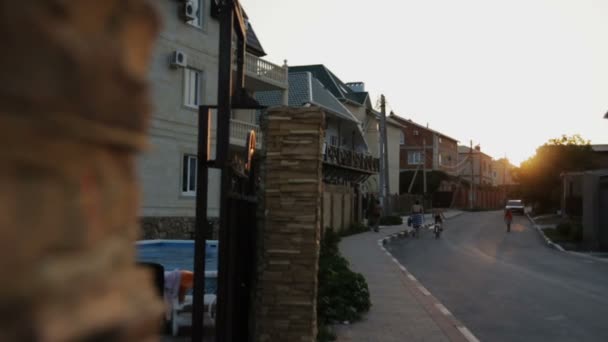 Venkov ulice při západu slunce — Stock video