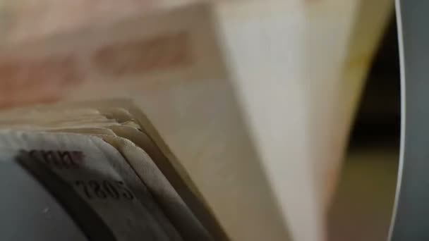 Billets dans la machine à compter 