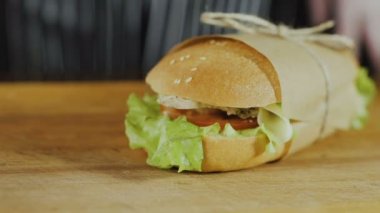 Büyük ahşap tahta üzerinde daha uzun