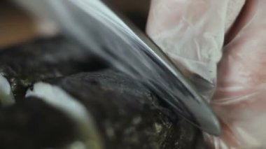 Bıçak kesim suşi yakın çekim