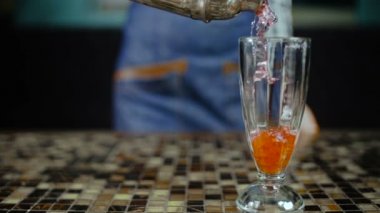 Çay buzlu çay ile Shakes Bubbles