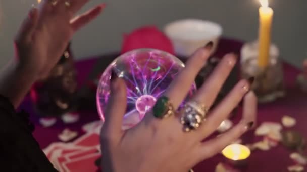 Close up of fortune teller performing ritual and crystal ball foreseeing future — Stock Video