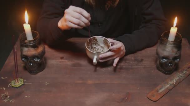 Close up of witch woman fortune teller is holding coffee cup and reading fate — Stock Video