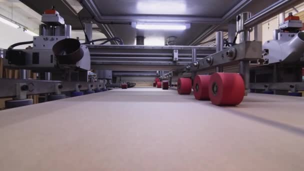 生産の技術的なプロセス,壁紙の生産.産業インテリア — ストック動画