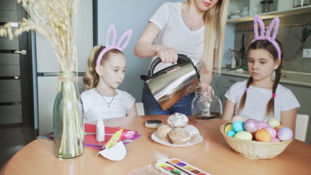 Happy Easter. Preparing the family for Easter. Woman makes tea in glass kettle for her family — Stock Video