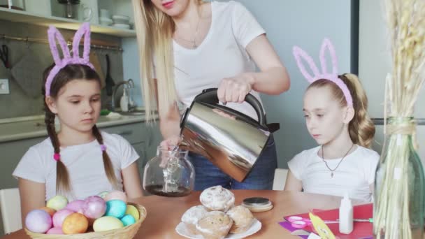 Happy Easter. Preparing the family for Easter. Woman makes tea in glass kettle for her family — Stock Video