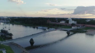 Rus Ortodoks Beyaz Taş Kilisesi 'nin hava görüntüsü. Rusya, Velikiy Novgorod. Novgorod Detinets de Novgorod Kremlin
