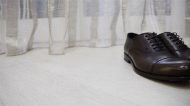 Erkek elbise kahverengi ayakkabı zerafet kaydırıcıyı yakın çekim