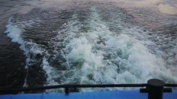 从船上伏尔加河的观点中醒来 — 图库视频影像