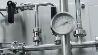 Boru basınç göstergesi manometr laboratuvarda