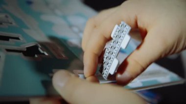 Çocuk çekme ayrıntılı oyuncak Oluşturucu olarak yakın atış