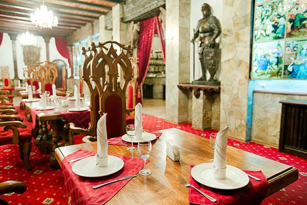 Restaurant met oude middeleeuwse kasteel-interieur — Stockfoto