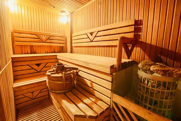 Interior moderno sauna vacío de madera finlandesa — Foto de Stock