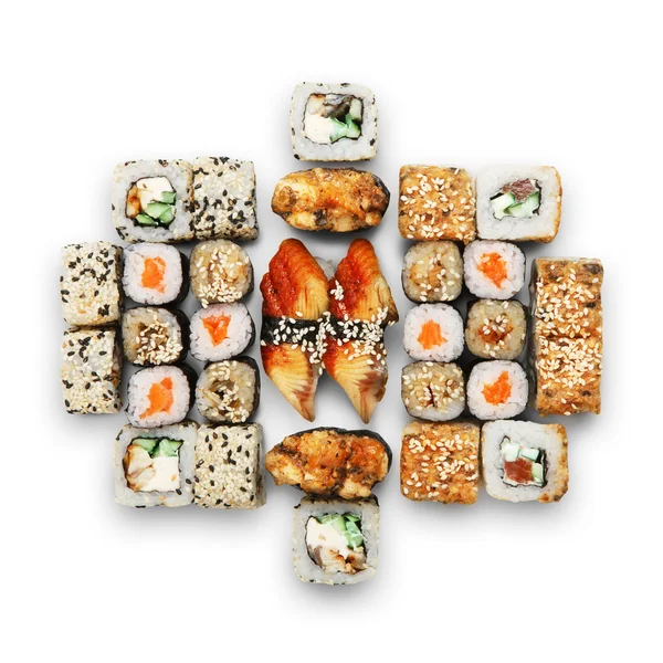 Set sushi maki en rollen in zwart rustiek hout. — Stockfoto