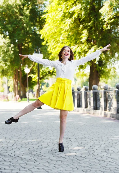 Happy young girl dancing in the park — Stock Photo, Image