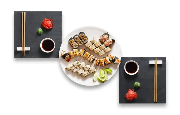 Conjunto de sushi unagi y rollos aislados en blanco . — Foto de Stock