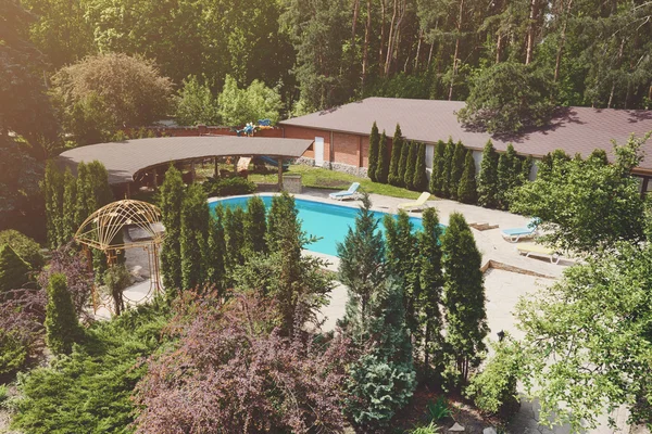 Luxury swimming pool near the hotel — Stock Photo, Image