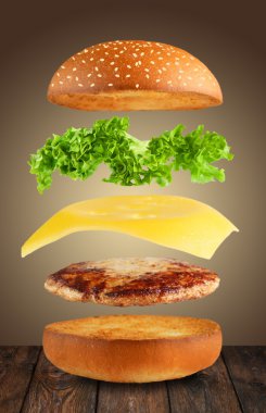 Burger ingridients havada uçan ayrılmış
