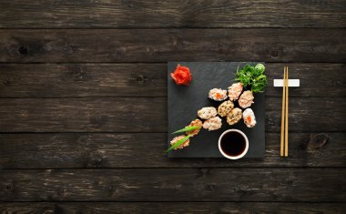 Suşi gunkan ahşap, dizi.