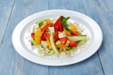 Meyve salatası closeup, ahşap vegan gıda