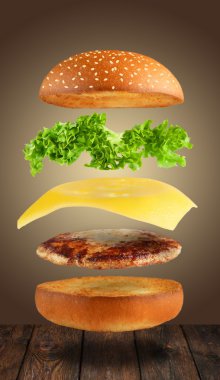 Burger ingridients havada uçan ayrılmış