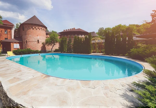 Luxury swimming pool near the hotel — Stock Photo, Image