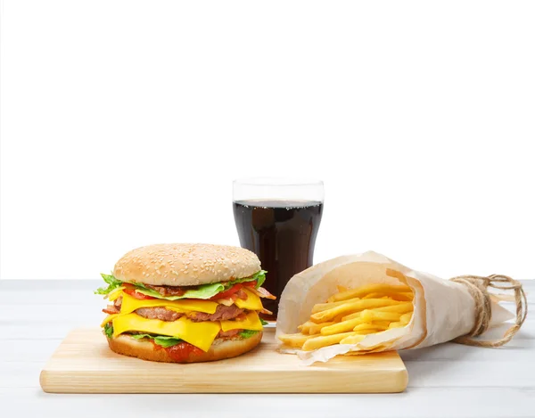 La restauration rapide à emporter. Hamburger, cola et frites . — Photo