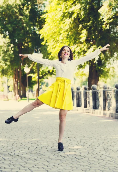 Happy young girl dancing in the park — Stock Photo, Image