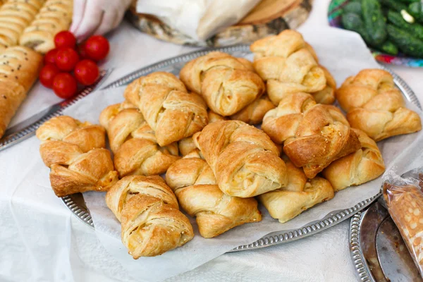 Sweet Pastry puff on tray at picnic — Stock Photo, Image