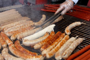 Sokak lokanta, Barbekü, ızgara sosis
