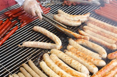 Sokak lokanta, Barbekü, ızgara sosis