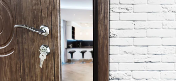 Half open door of a modern kitchen closeup. — Stock Photo, Image