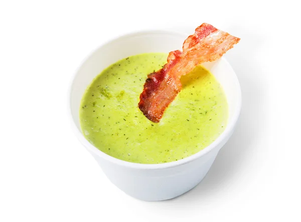 Sopa de ervilha de primavera verde com bacon — Fotografia de Stock