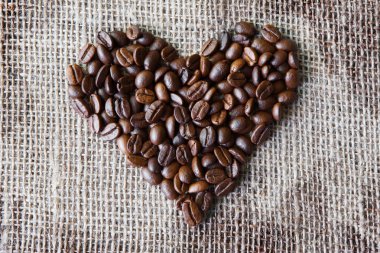 Çuval bezi doku kahve çekirdekleri kalp şeklinde