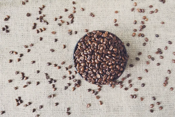 Burlap texture with coffee beans heart shape — Stock Photo, Image