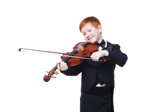 Niedliche rothaarige Kind Junge spielt Geige isoliert auf weißem Hintergrund — Stockfoto