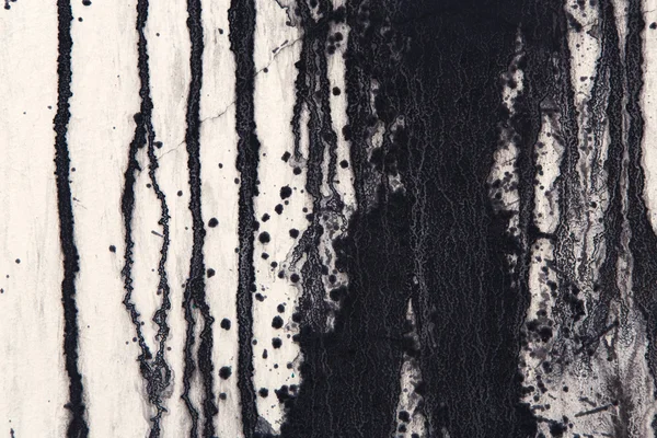 Bílé betonové zdi s černou barvou kape, abstraktní pozadí — Stock fotografie