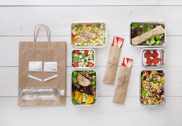 Comida saludable para llevar en cajas, vista superior a la madera —  Fotos de Stock