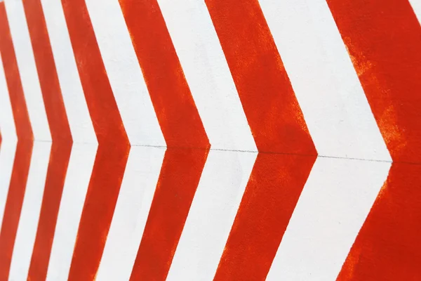 Rode en witte strepen close-up achtergrond. Betonnen muur geschilderd — Stockfoto